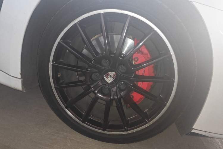 Used Porsche Panamera 2010 Panamera 4 3.6L Right Front Wheel Hub
