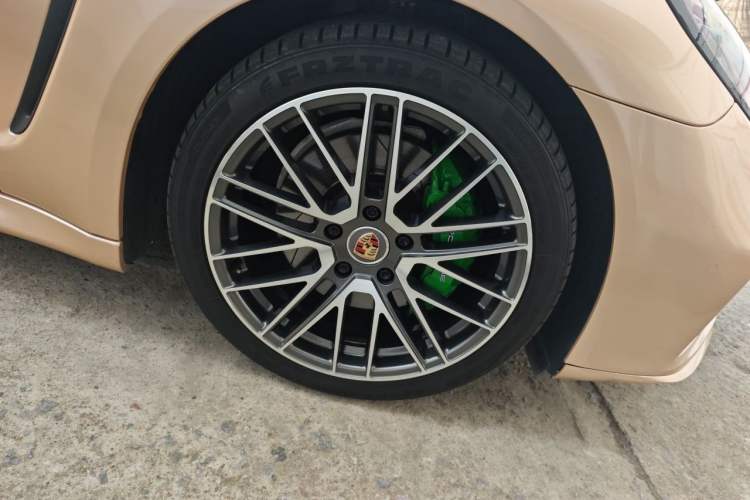 Used Porsche Panamera 2010 Panamera 4 3.6L Right Front Wheel Hub