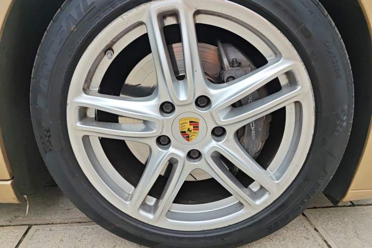 Used Porsche Panamera 2010 Panamera 3.6L Right Front Wheel Hub