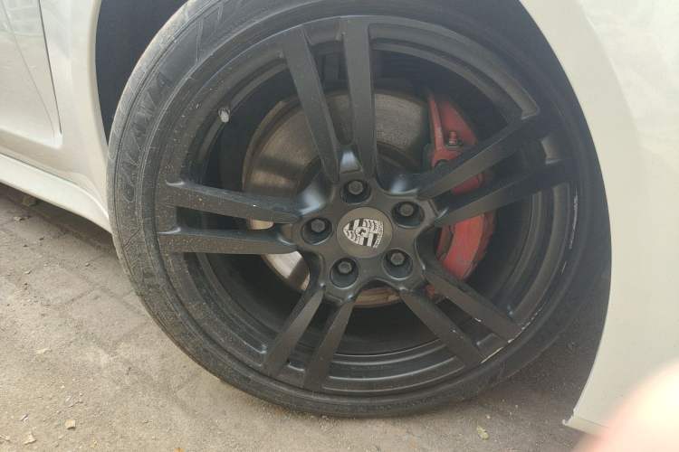 Used Porsche Panamera  Right Front Wheel Hub