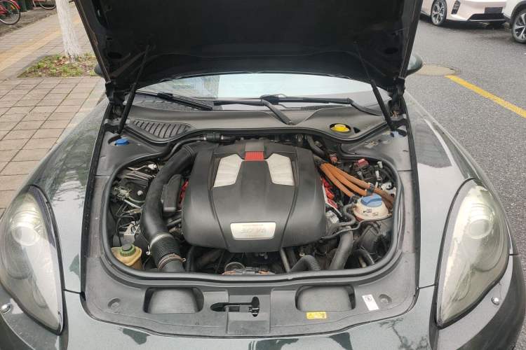 Used Porsche Panamera 2012 Panamera S Hybrid 3.0T Engine Bay