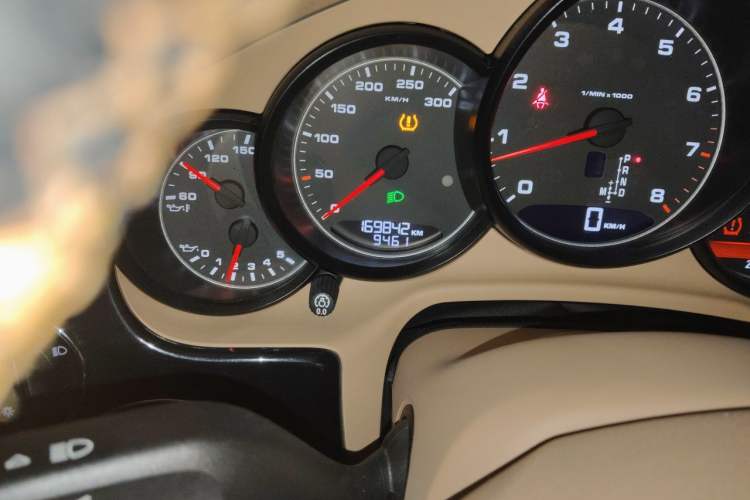 Used Porsche Panamera 2012 Panamera S Hybrid 3.0T Odometer Close Up