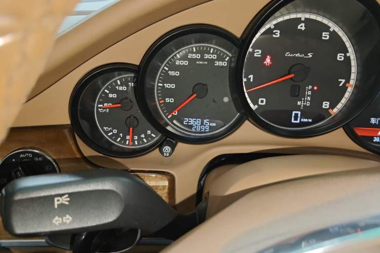 Used Porsche Panamera 2012 Panamera Turbo S 4.8T Odometer Close Up
