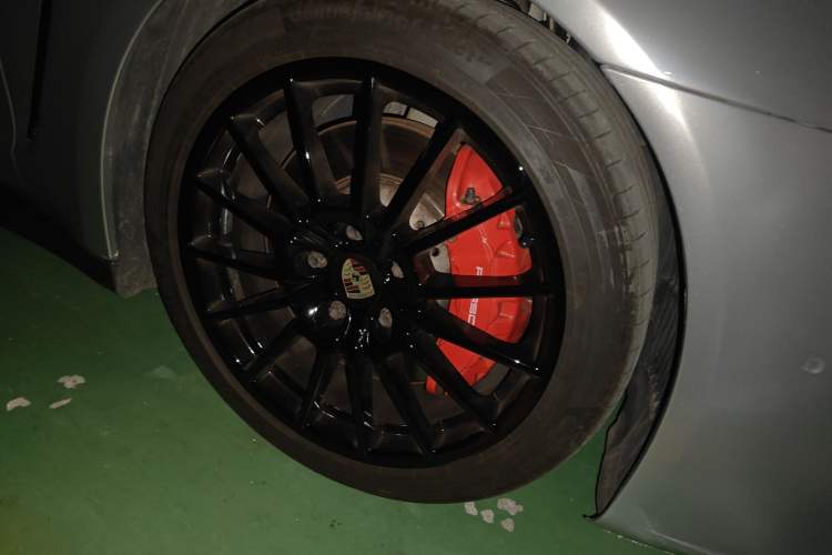 Used Porsche Panamera 2012 Panamera GTS 4.8L Right Front Wheel Hub