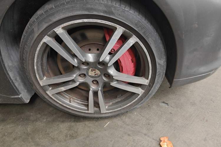 Used Porsche Panamera 2012 Panamera Turbo S 4.8T Right Front Wheel Hub