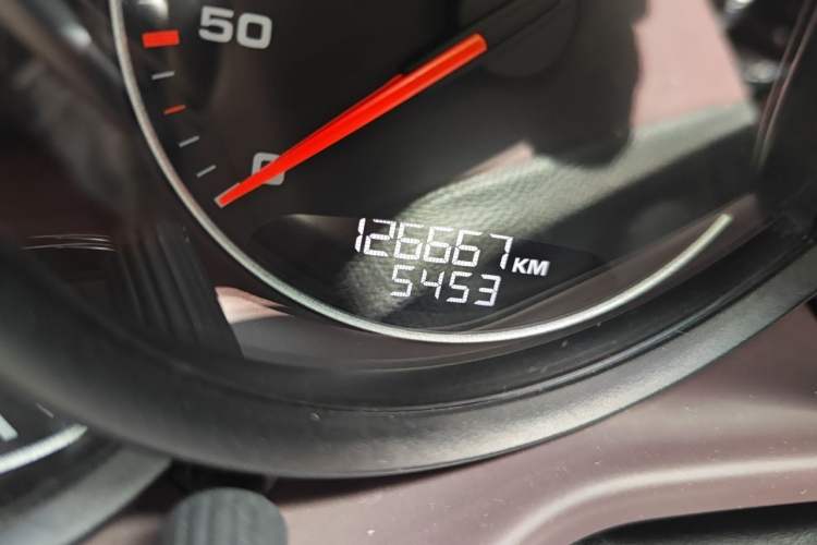 Used Porsche Panamera 2012 Panamera S Hybrid 3.0T Odometer Close Up