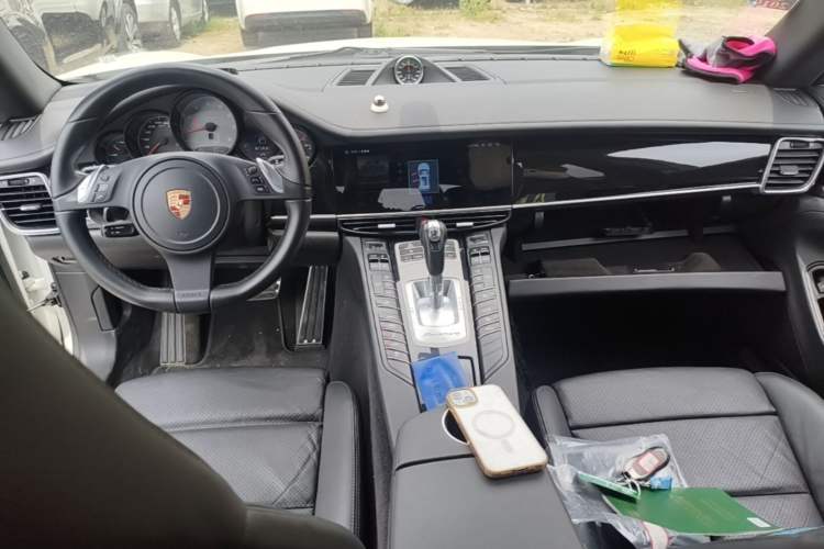 Used Porsche Panamera 2012 Panamera S Hybrid 3.0T Center Console