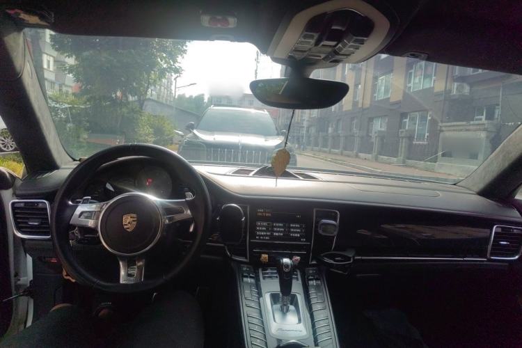 Used Porsche Panamera 2012 Panamera GTS 4.8L Center Console