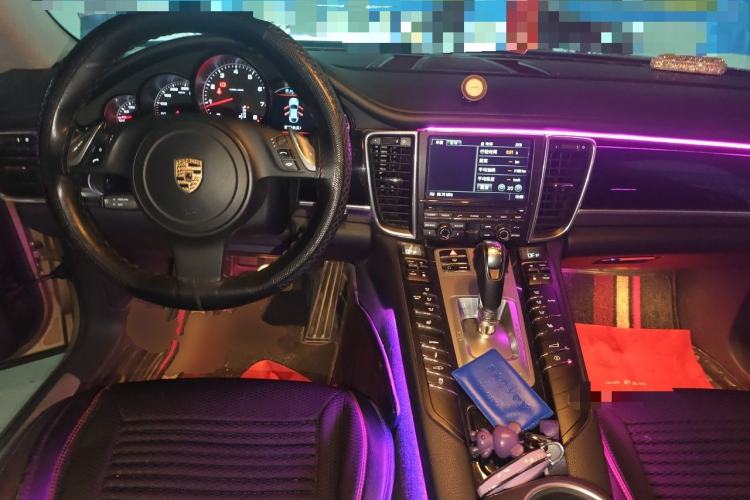 Used Porsche Panamera  Center Console