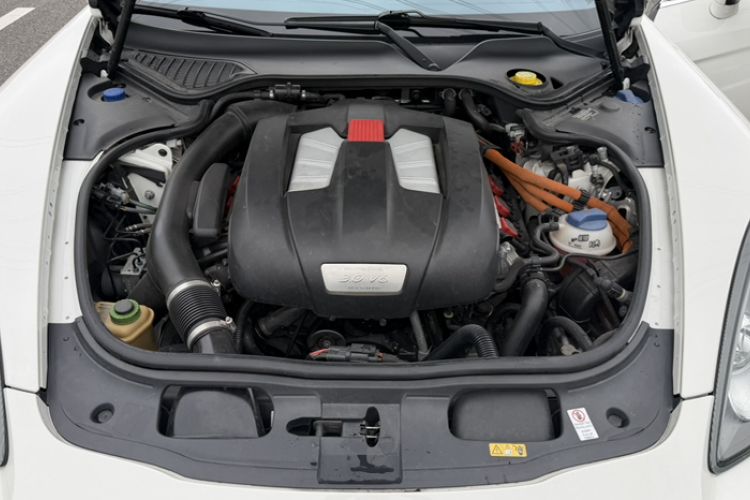 Used Porsche Panamera 2012 Panamera S Hybrid 3.0T Engine Bay