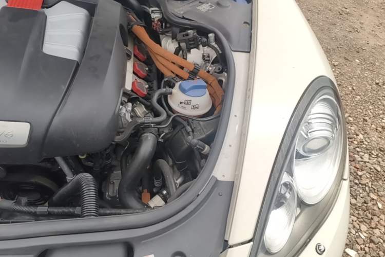 Used Porsche Panamera 2012 Panamera S Hybrid 3.0T Engine Bay Left