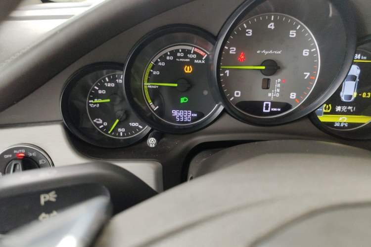 Used Porsche Panamera 2012 Panamera S Hybrid 3.0T Odometer Close Up