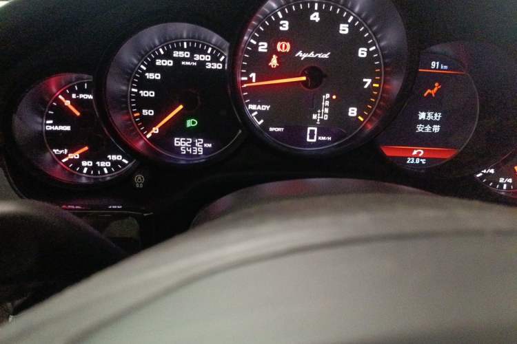Used Porsche Panamera 2012 Panamera S Hybrid 3.0T Odometer Close Up