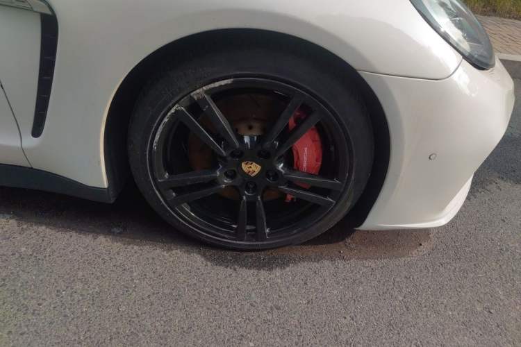 Used Porsche Panamera 2012 Panamera GTS 4.8L Right Front Wheel Hub