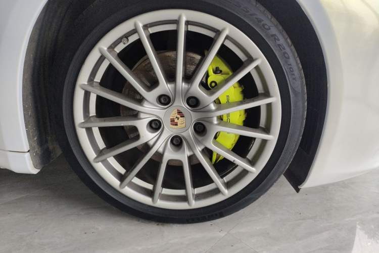 Used Porsche Panamera 2012 Panamera S Hybrid 3.0T Right Front Wheel Hub