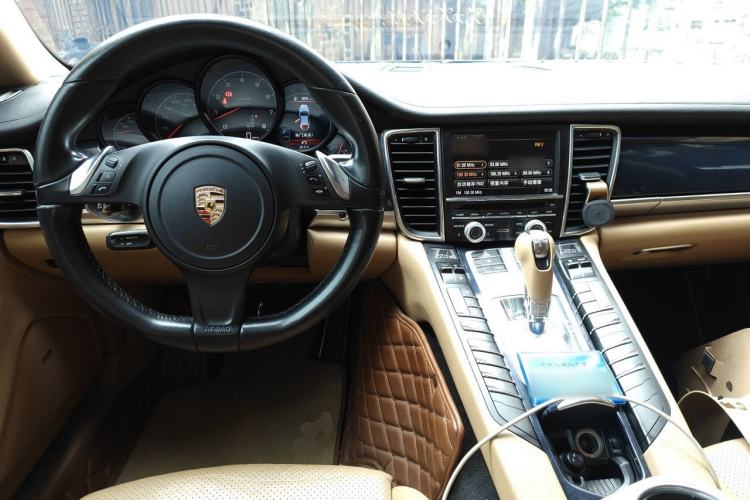 Used Porsche Panamera 2013 Panamera Platinum Edition 3.6L Center Console