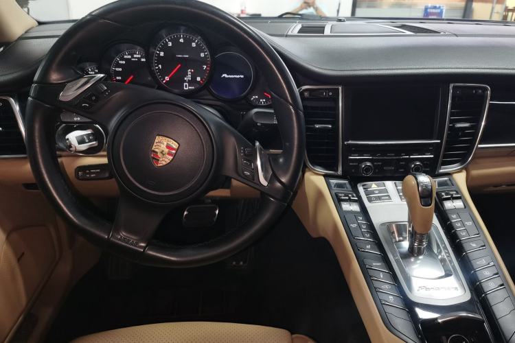 Used Porsche Panamera 2013 Panamera Platinum Edition 3.6L Center Console