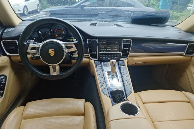 Used Porsche Panamera 2013 Panamera 4 Platinum Edition 3.6L Center Console