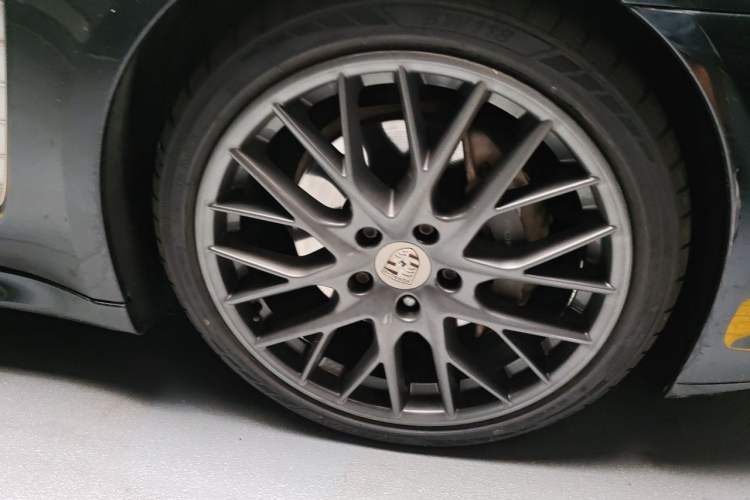 Used Porsche Panamera 2013 Panamera Platinum Edition 3.6L Right Front Wheel Hub