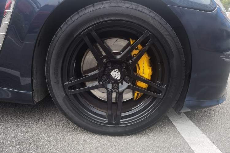 Used Porsche Panamera 2013 Panamera 4 Platinum Edition 3.6L Right Front Wheel Hub