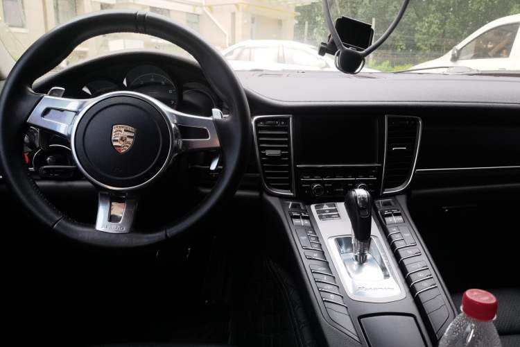 Used Porsche Panamera 2013 Panamera 4 Platinum Edition 3.6L Center Console