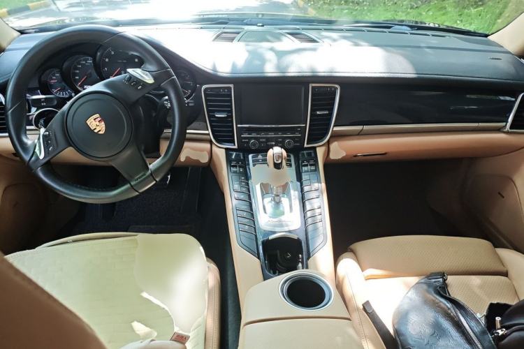Used Porsche Panamera 2013 Panamera 4 Platinum Edition 3.6L Center Console