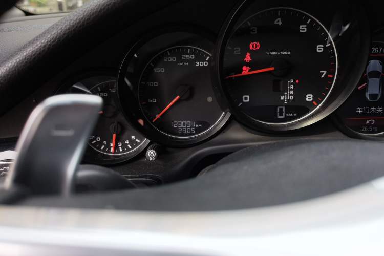 Used Porsche Panamera 2013 Panamera 4 Platinum Edition 3.6L Odometer Close Up