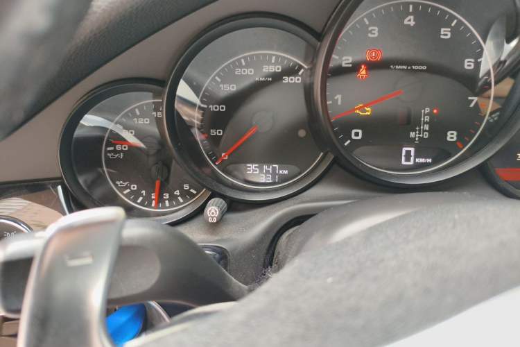 Used Porsche Panamera 2013 Panamera 4 Platinum Edition 3.6L Odometer Close Up