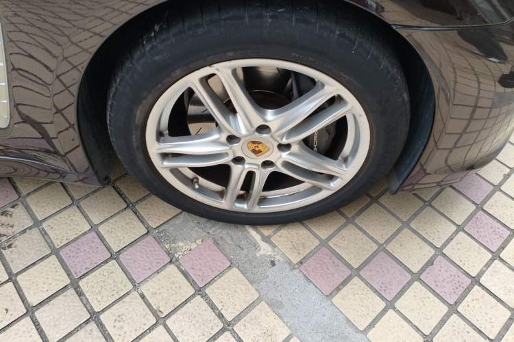 Used Porsche Panamera 2013 Panamera 4 Platinum Edition 3.6L Right Front Wheel Hub