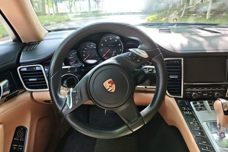 Used Porsche Panamera 2013 Panamera 4 Platinum Edition 3.6L Steering Wheel