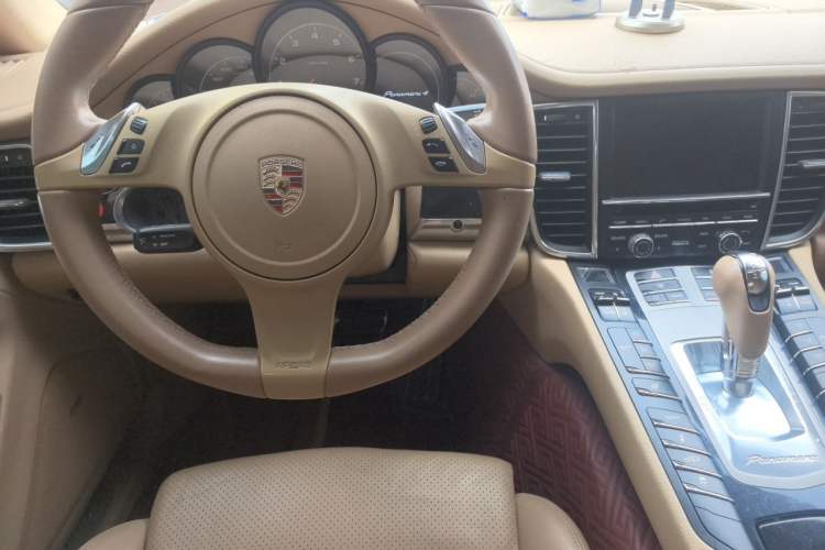 Used Porsche Panamera 2013 Panamera 4 Platinum Edition 3.6L Center Console