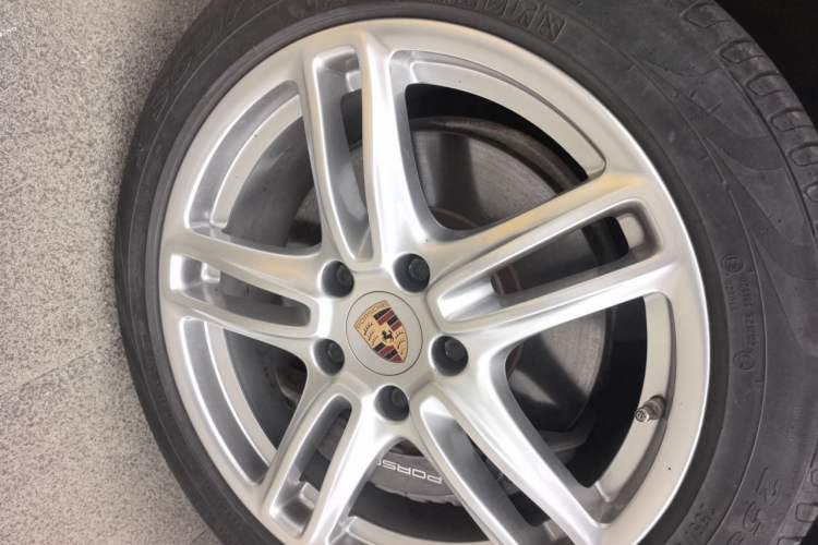 Used Porsche Panamera 2013 Panamera 4 Platinum Edition 3.6L Right Front Wheel Hub