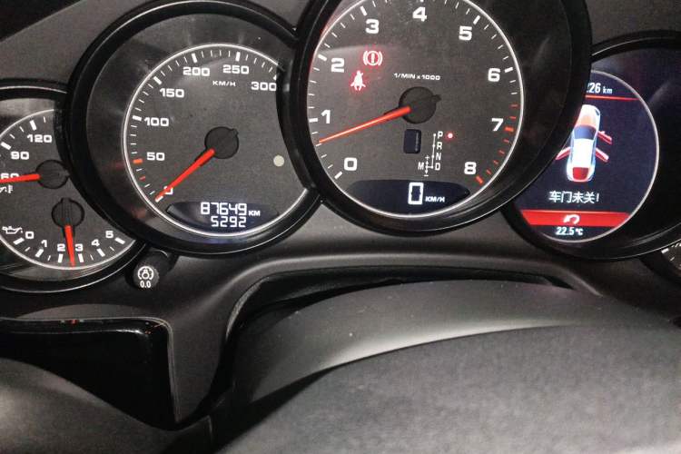 Used Porsche Panamera 2013 Panamera 4 Platinum Edition 3.6L Odometer Close Up