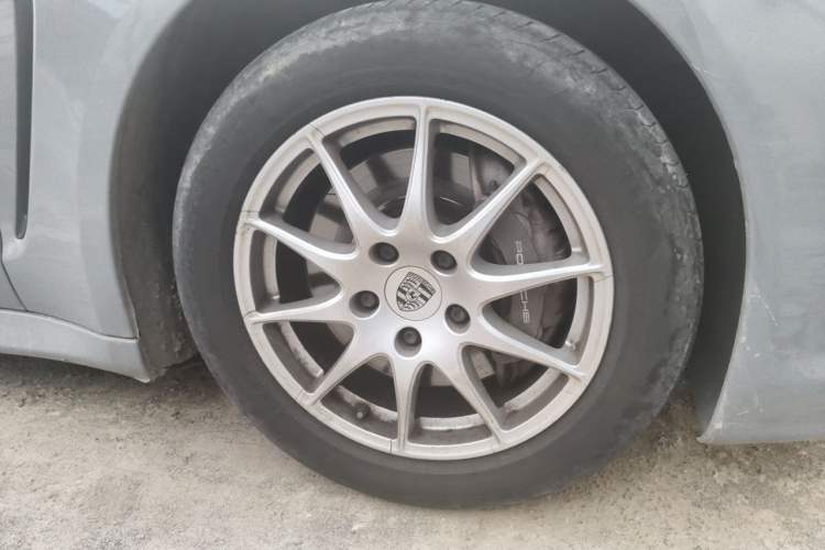 Used Porsche Panamera 2013 Panamera 4 Platinum Edition 3.6L Right Front Wheel Hub