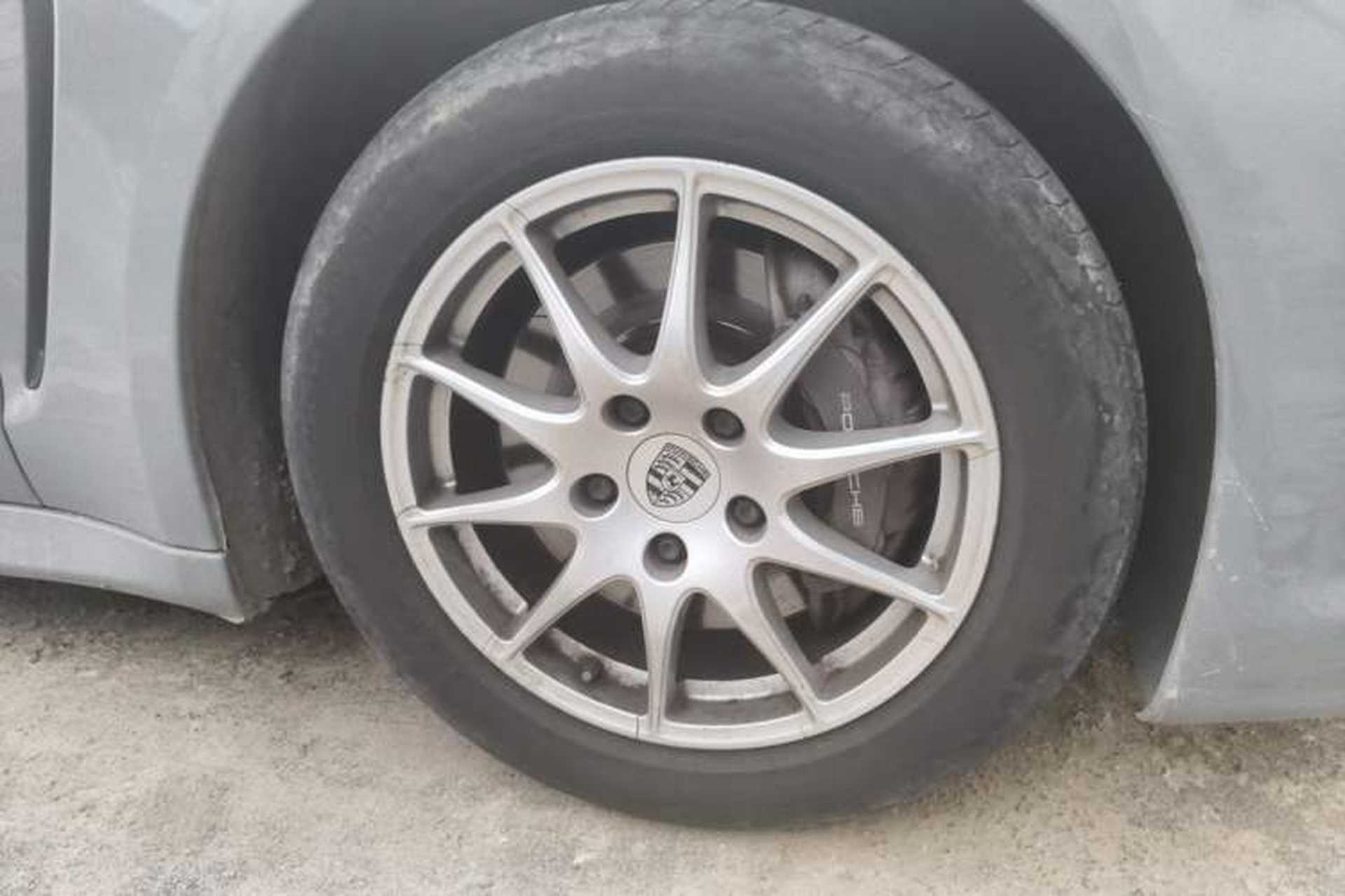 Used Porsche Panamera 2013 Panamera 4 Platinum Edition 3.6L Right Front Wheel Hub
