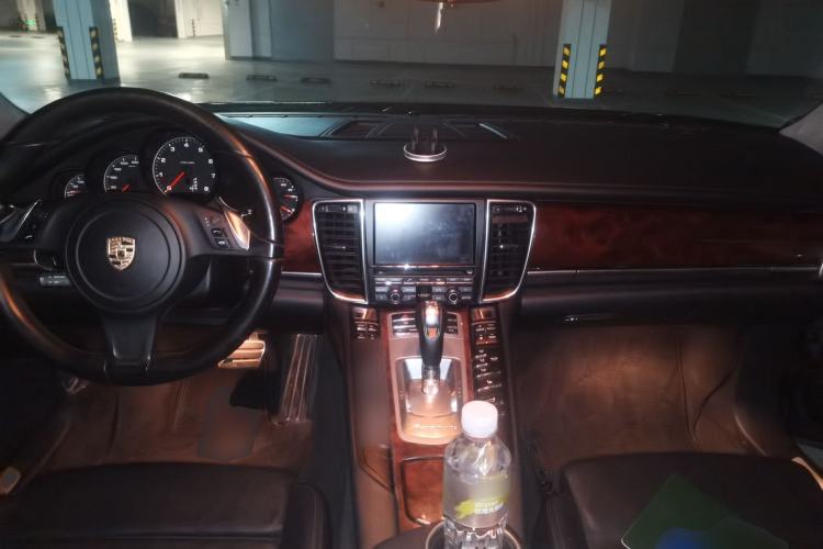 Used Porsche Panamera  Center Console