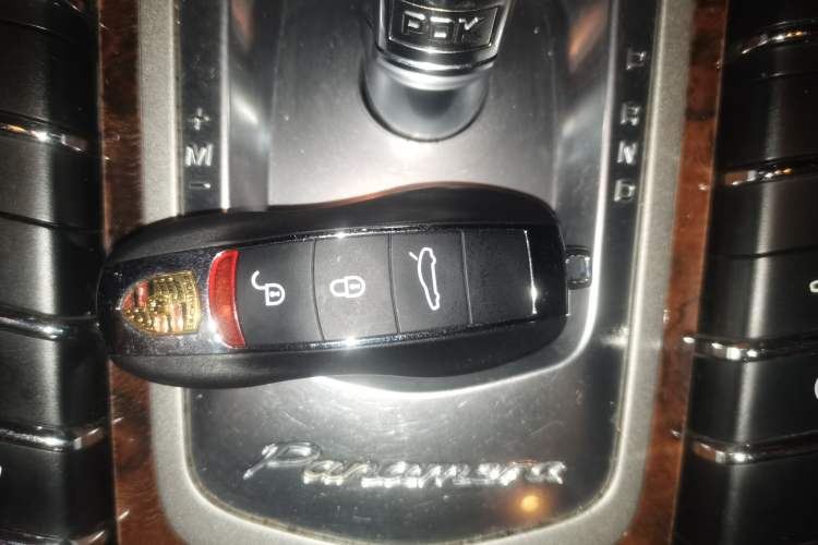 Used Porsche Panamera  Vehicle Key