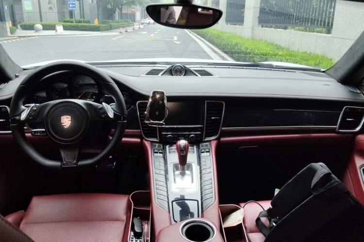 Used Porsche Panamera 2013 Panamera 4 Platinum Edition 3.6L Center Console