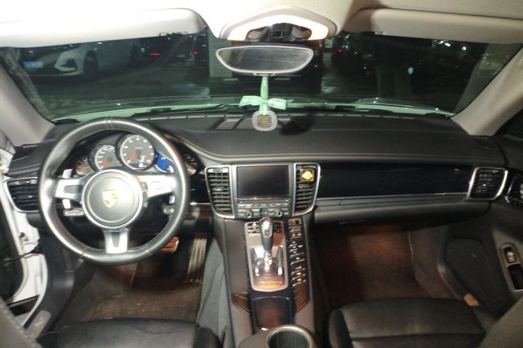 Used Porsche Panamera  Center Console