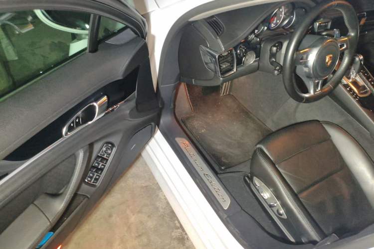 Used Porsche Panamera  Driver Seat