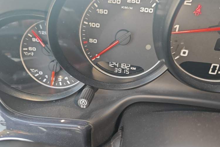 Used Porsche Panamera 2013 Panamera 4 Platinum Edition 3.6L Odometer Close Up