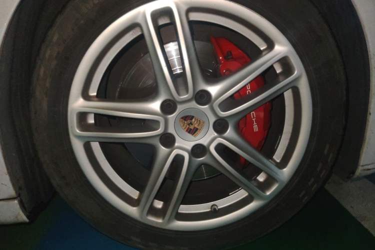 Used Porsche Panamera 2013 Panamera Platinum Edition 3.6L Right Front Wheel Hub