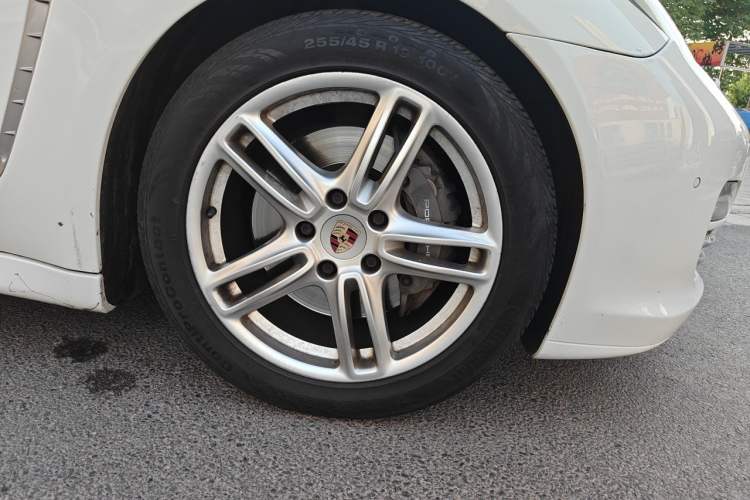 Used Porsche Panamera 2013 Panamera Platinum Edition 3.6L Right Front Wheel Hub