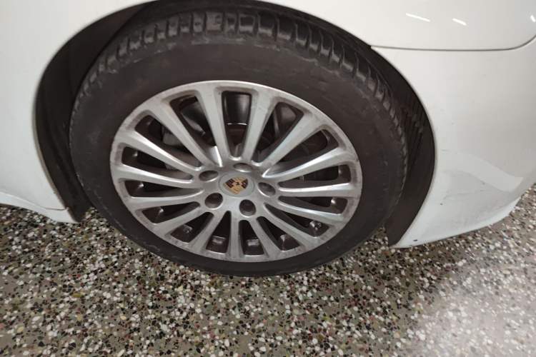 Used Porsche Panamera  Right Front Wheel Hub