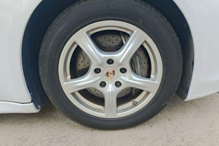 Used Porsche Panamera 2013 Panamera 4 Platinum Edition 3.6L Right Front Wheel Hub