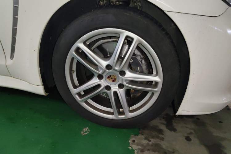 Used Porsche Panamera 2013 Panamera Platinum Edition 3.6L Right Front Wheel Hub