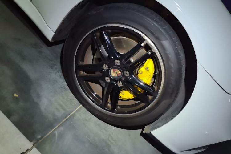 Used Porsche Panamera 2013 Panamera 4 Platinum Edition 3.6L Right Front Wheel Hub