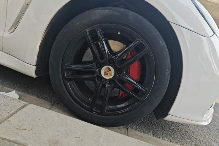 Used Porsche Panamera 2013 Panamera 4 Platinum Edition 3.6L Right Front Wheel Hub