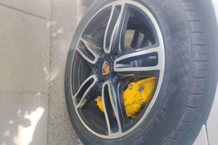 Used Porsche Panamera 2013 Panamera Platinum Edition 3.6L Right Front Wheel Hub