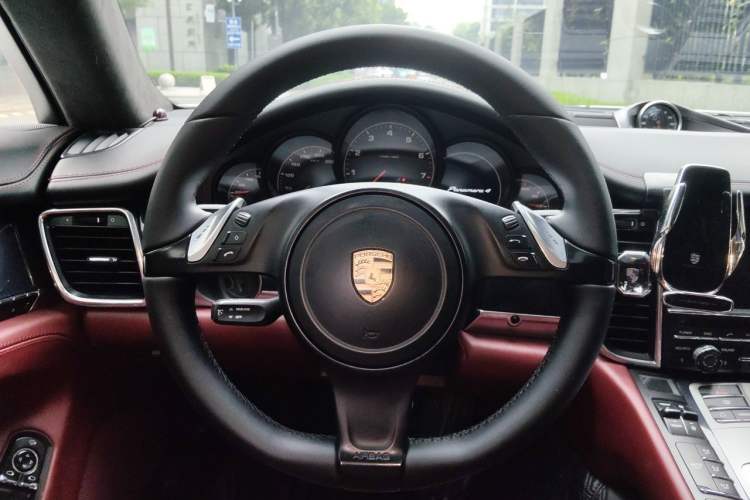 Used Porsche Panamera 2013 Panamera 4 Platinum Edition 3.6L Steering Wheel